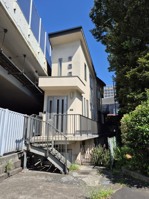 渋谷区千駄ヶ谷１丁目の店舗事務所の外観