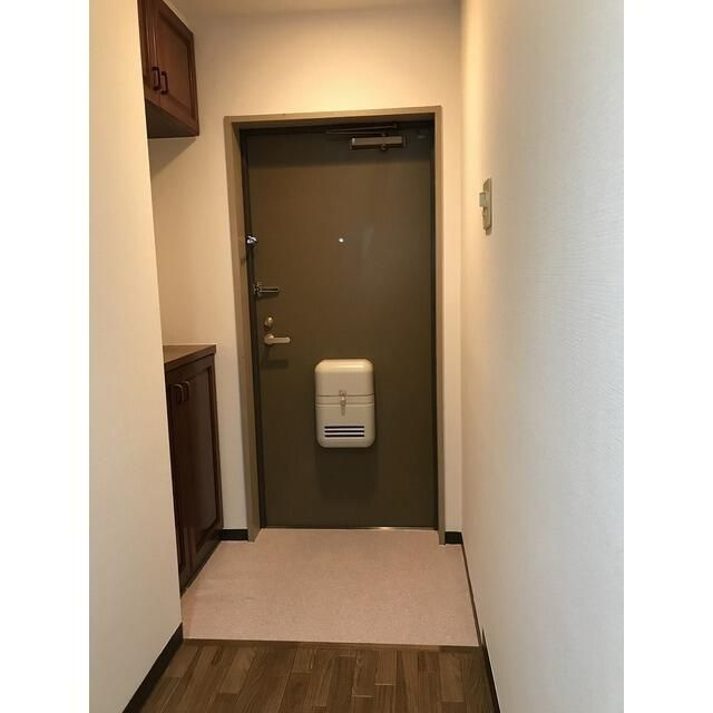 ガーデンコート大倉山の玄関