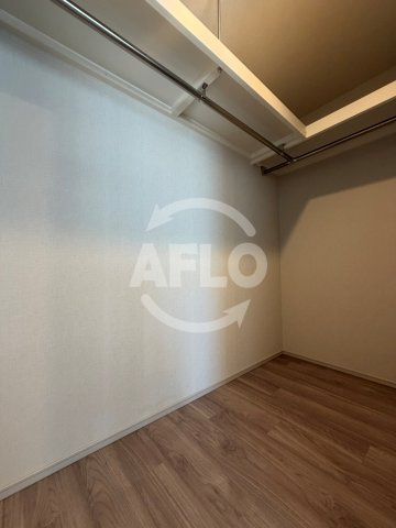 ブランズタワー大阪本町　開平小学校区の収納|ブランズタワー大阪本町　ウォークインクローゼット