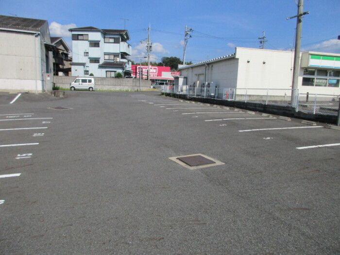 セジュール神領の駐車場