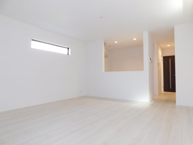名古屋市中村区向島町４丁目の新築一戸建の居間・リビング|◇リビング◇　　南面で明るいリビング１５．２帖　リビングが見渡せる対面キッチン♪