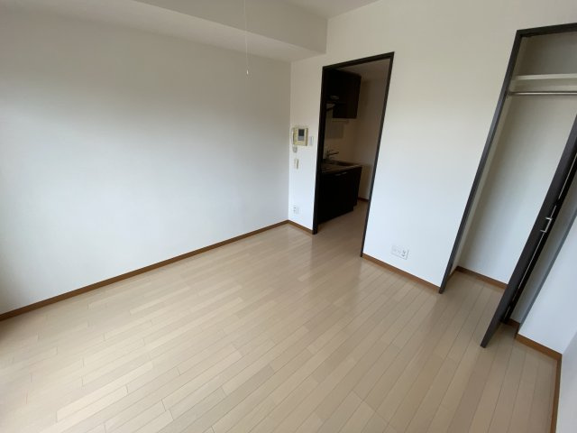 アランシア両国の洋室