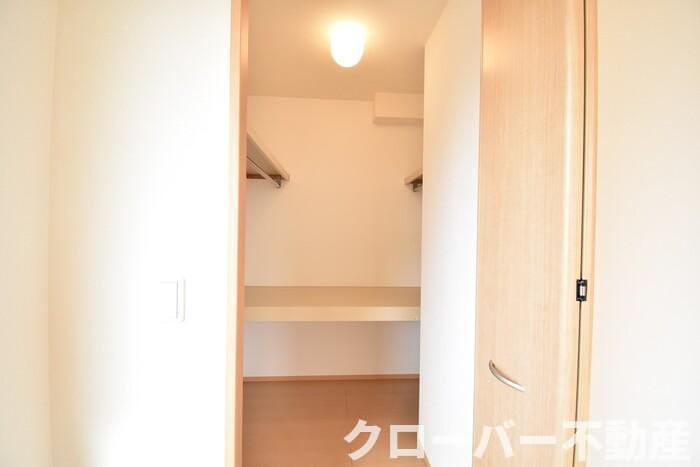 アヴァンサール 栄の収納|ウォークインクローゼット