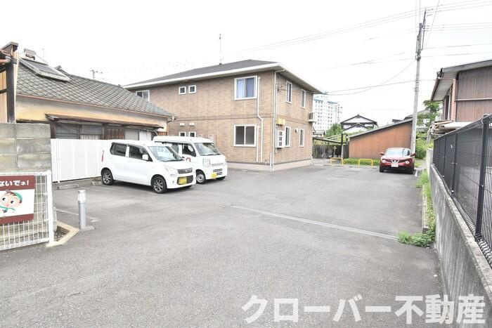 アヴァンサール 栄の駐車場|駐車場