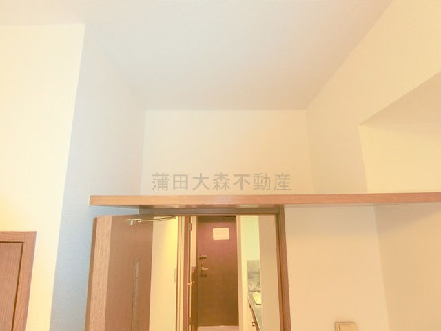 グランヴァン西馬込の収納|洋室入口上　収納スペース