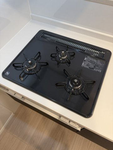 小金井市梶野町４丁目の中古マンションのキッチン|3口ガスコンロ