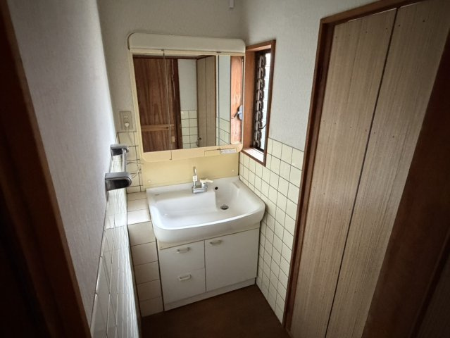 網干区興浜戸建ての洗面所