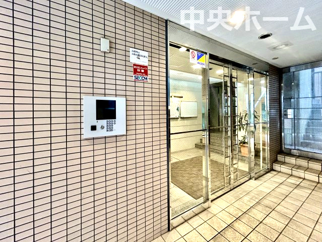 ウィンベルコーラス浅草の防犯設備|【オートロック】オートロックシステムでセキュリティ充実。当たり前ですが、安全で安心して暮らすのって大事ですよね。お探しのご条件でオートロック付きの物件を探す方も多いですがやはりセキュリティは大事です。