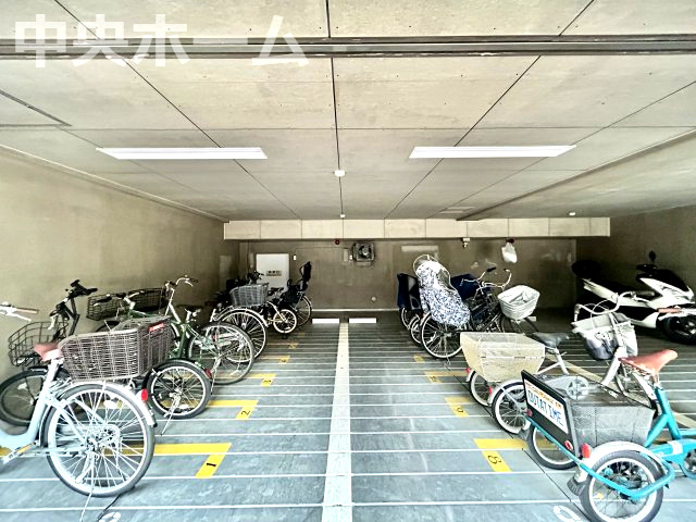 ウィンベルコーラス浅草の駐輪場|【自転車置き場】最新の空き状況や費用などの詳細は担当スタッフまでお問い合わせください。