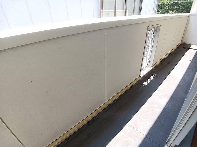 フラッツネオシティーのバルコニー
