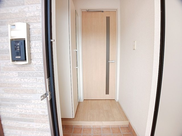 ジュネス青山の玄関
