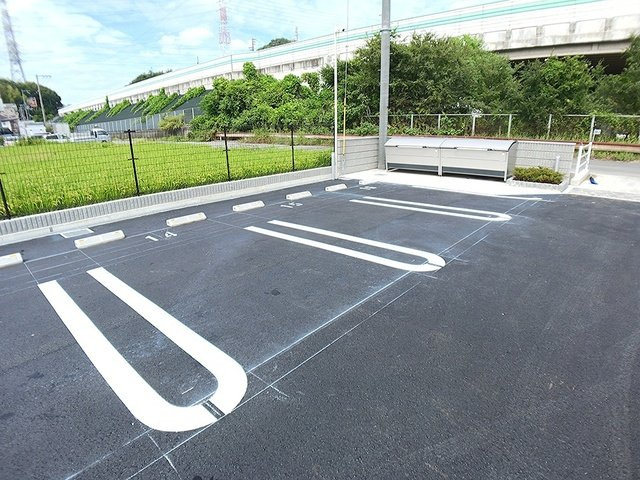 プラシード姫路の駐車場