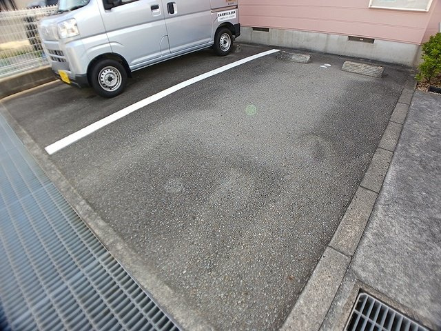 シャルマンミキの駐車場
