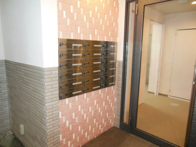 京都市左京区北白川東久保田町の賃貸マンションのエントランス