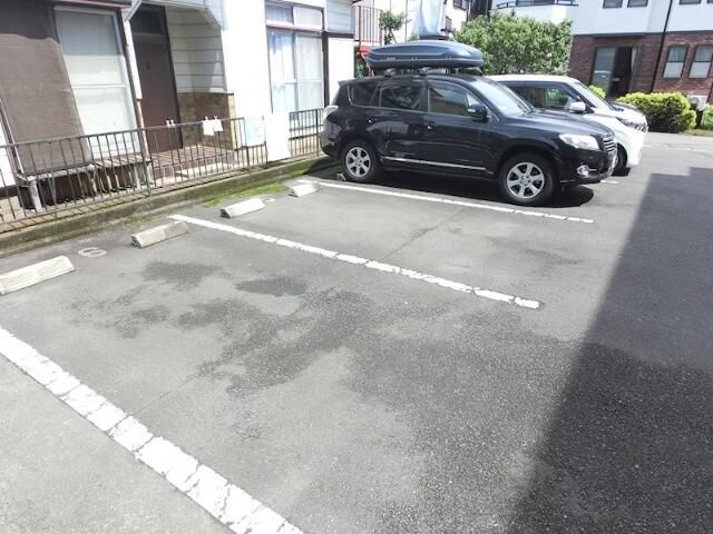 ブロッサムの駐車場