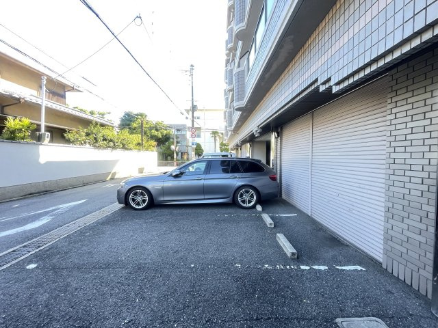 寝屋川市本町の賃貸マンションの駐車場