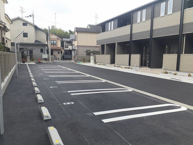 アベニールの駐車場