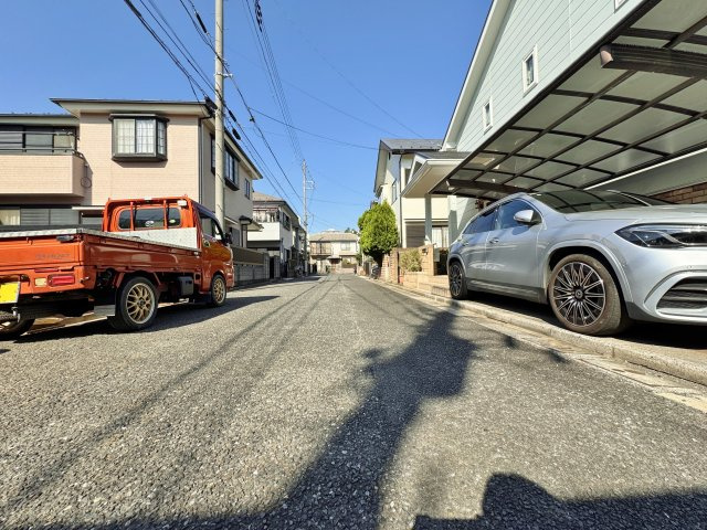 練馬高松4丁目 限定1区画の前面道路含む現地写真|人気の光が丘エリア
始発駅　大江戸線「光が丘」駅徒歩11分
光ヶ丘公園や大型商業施設もあり良好な住環境です