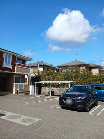 【駐車場】 | シャイニング　ルーチェ | 車をお持ちの方に嬉しい駐車場付きの物件です