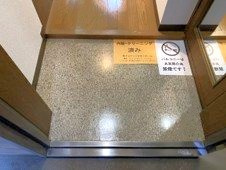 トーカン湯島キャステールの玄関|※写真は同タイプの別室になります