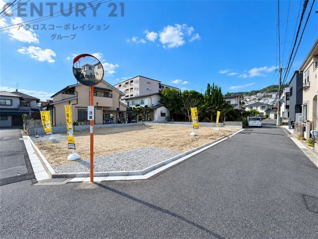 ◆現地のご紹介（10月9日現在）
現地はこれから基礎工事に入っていきます。令和9年1月完成予定、新年度に間に合う工程スケジュールとなっております。