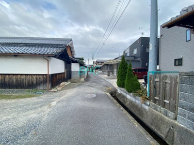【前面道路含む現地写真】 | 栗東市小平井３丁目