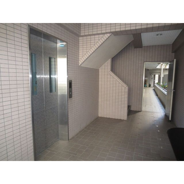 中川フラッツのロビー