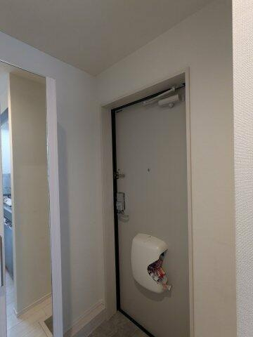 メゾンイロドリの玄関