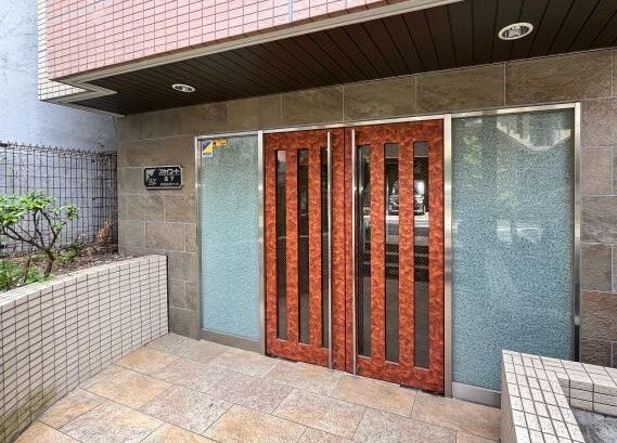 スカイコート森下のエントランス