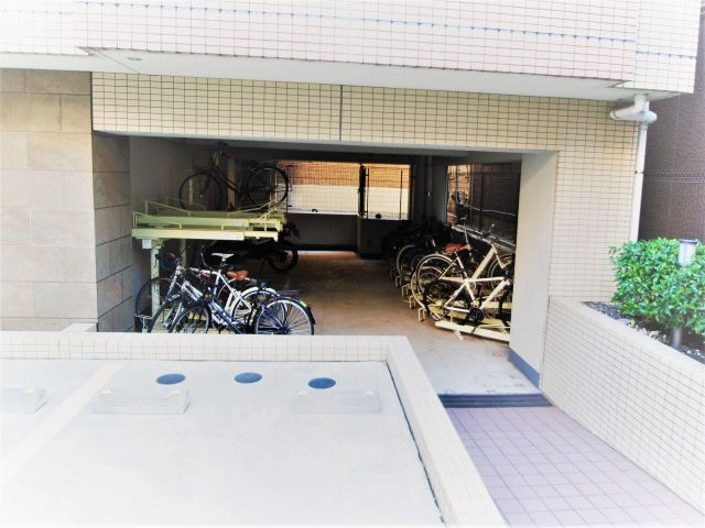 スカイコート森下の駐車場