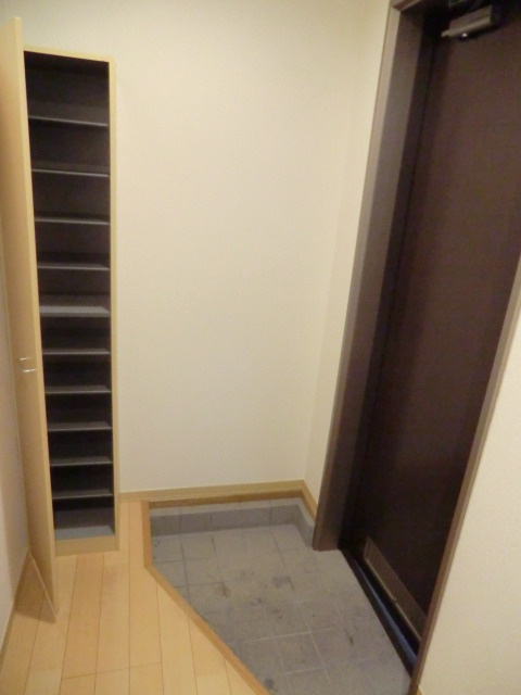 バレー綾瀬の玄関|※同物件参考写真