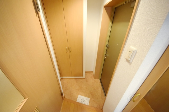 ヤムズキャビンの玄関|※同物件参考写真