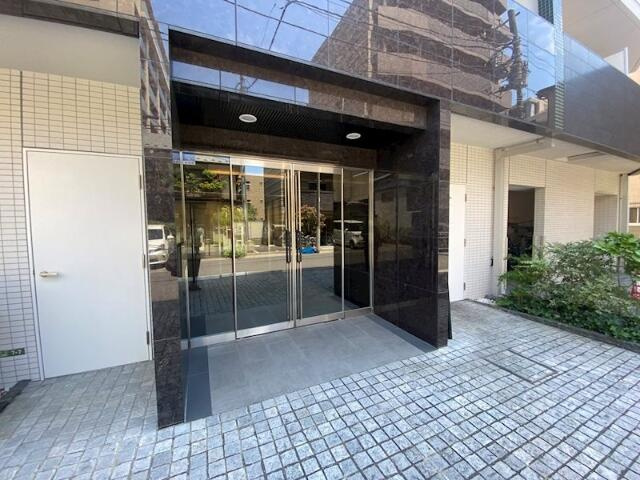 ＡＺＥＳＴ千住大橋のエントランス