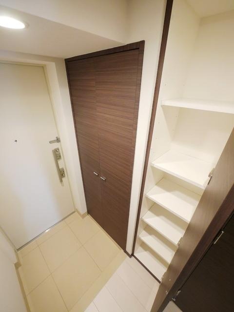ジェノヴィア板橋本町駅前グリーンヴェールの玄関