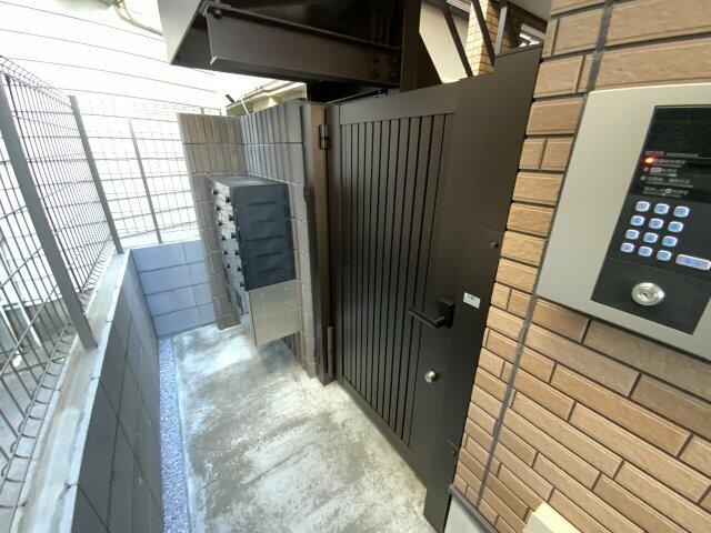 ヴォレソレイユ北千住のエントランス