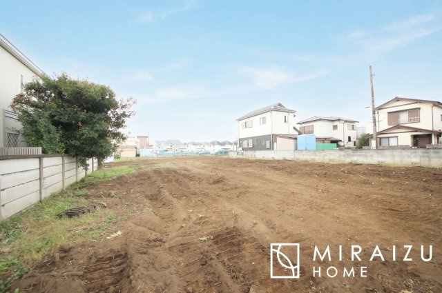 【前面道路含む現地写真】 | ＼静かな環境で落ち着いた暮らしをご希望のお客様／広さと価格のバランスの良いマイホーム！近隣施設にも恵まれ立地！詳細、ご見学希望・資料請求ミライズホームお気軽にお問合せ下さい♪