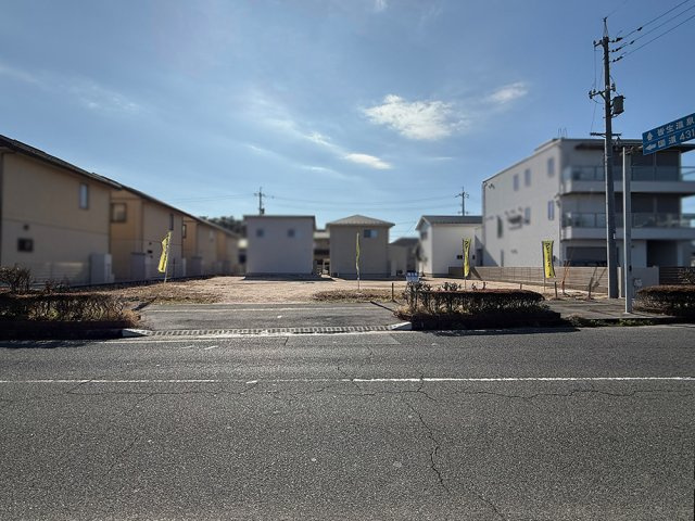 米子市皆生新田3丁目　売土地の前面道路含む現地写真
