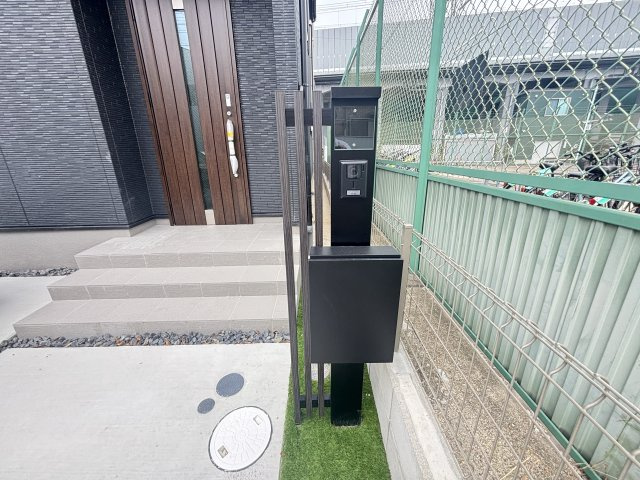 GRAFARE DESIGN熱田区千年｜名古屋市の戸建ならホームアップのセキュリティ|突然の来客やしつこい訪問営業もしっかりチェック。ドアを開ける前に相手を確認できるので、セキュリティ面でも心強い味方です。