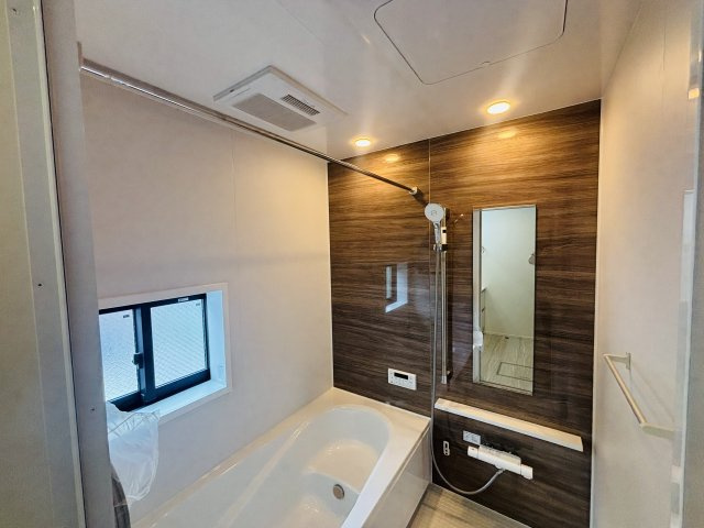 GRAFARE DESIGN熱田区千年｜名古屋市の戸建ならホームアップの浴室|雨の日でも洗濯物が乾かせる乾燥機能や寒い季節の予防暖房、24時間換気機能も備わっています