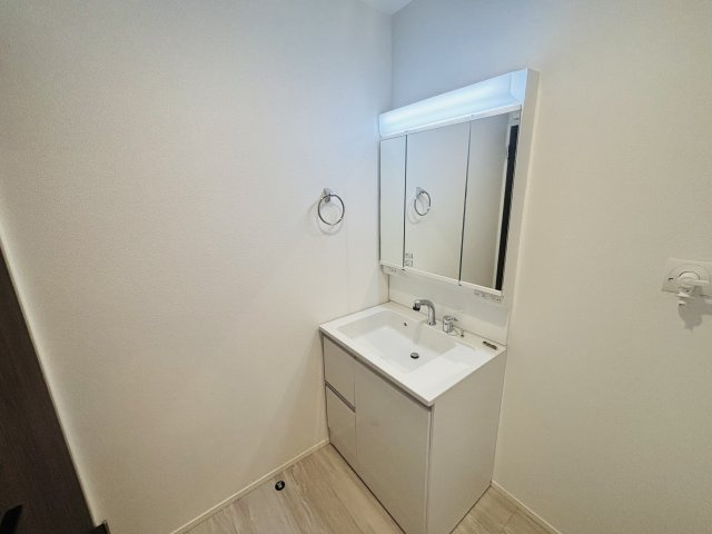 GRAFARE DESIGN熱田区千年｜名古屋市の戸建ならホームアップの独立洗面台|就寝前や朝の身支度の際など、快適にお使いいただける洗面台