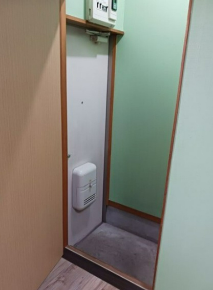 ひかりハイツの玄関