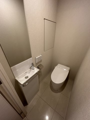 オープンレジデンシア麻布六本木のトイレ|シンプルで使いやすいトイレです