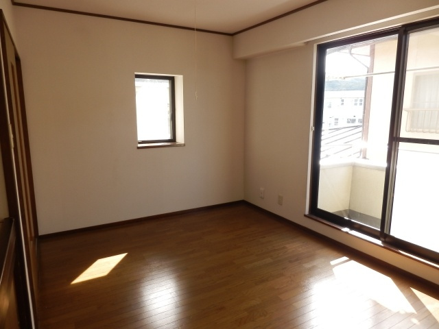 パレス東青田の洋室