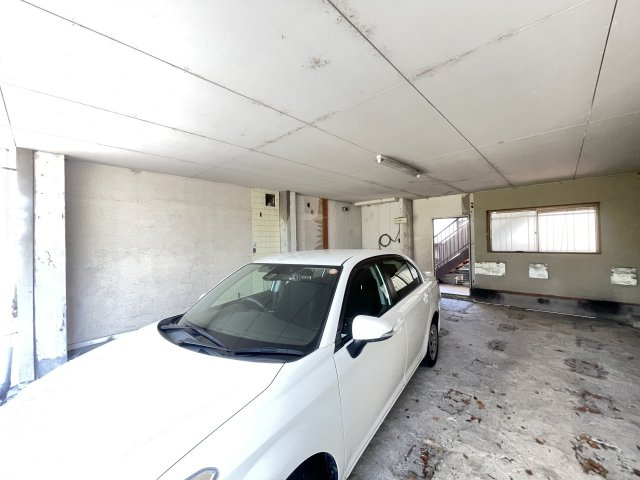 寝屋川市清水町の賃貸マンションの駐車場