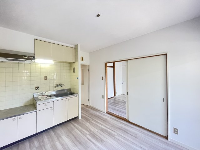 寝屋川市清水町の賃貸マンションの居間・リビング