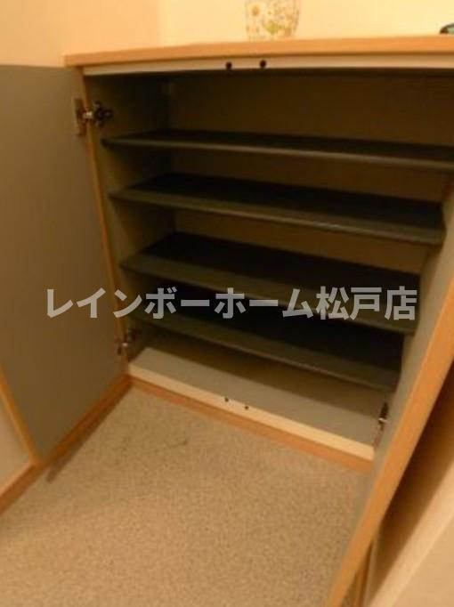キャトルセゾンのその他|明るい色調の室内です