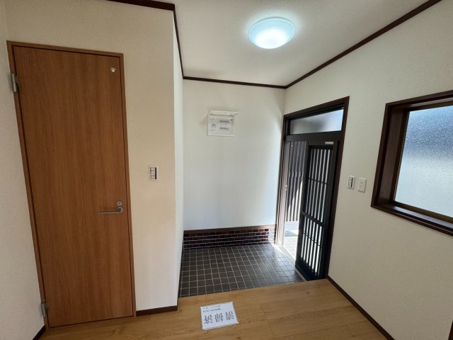 中古戸建　出雲市今市町　リフォーム済　　平屋建ての玄関