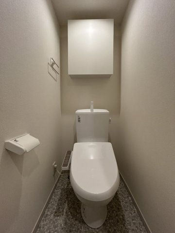 横浜市戸塚区矢部町の賃貸マンションのトイレ
