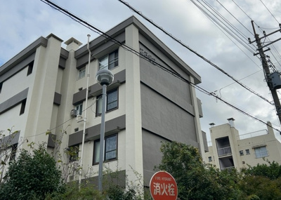 【現況写真】 | 緑ヶ丘第３住宅 | 眺望の良さを楽しめるダイニングキッチンで家族団らんの時間を過ごしてはいかがでしょうか。バルコニーから見える景色を家族で眺める時間は、時間が経つのを忘れてしまいそうですね。是非、現地を見に行きましょう！