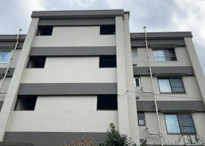 【構造・工法・仕様】 | 緑ヶ丘第３住宅 | ＲＣ造、Reinforced Concreteは直訳すると補強されたコンクリートです。主に柱や梁・床・壁が鉄筋とコンクリートで構成おり、鉄筋を組んだ型枠にコンクリートを流し込んで固めたものを指します。
